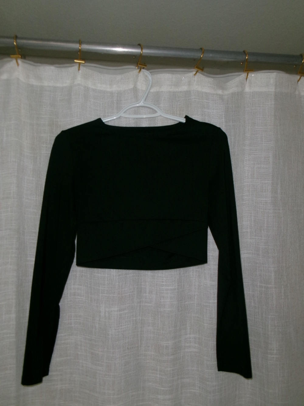 Women's Black Long-Sleeve Cropped Top
